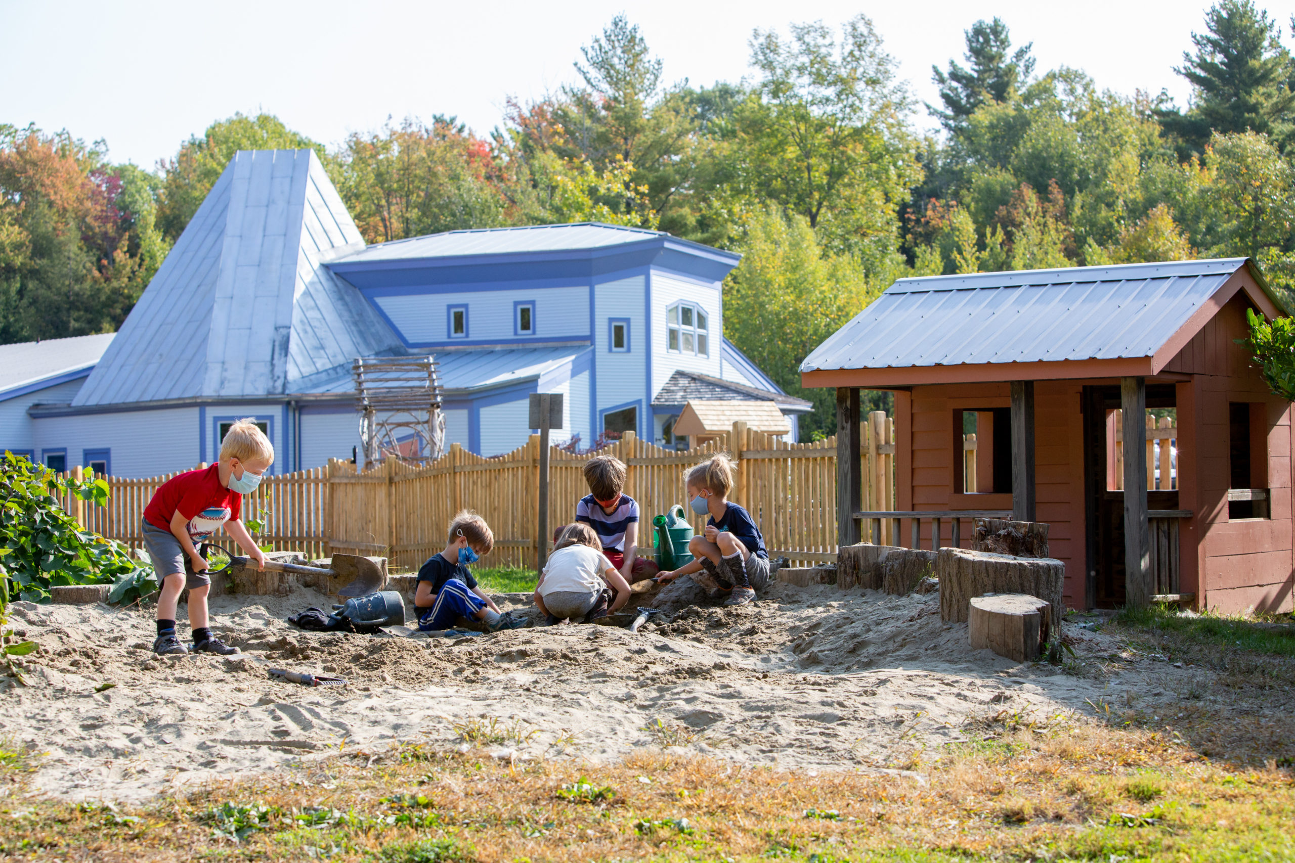 https://lakechamplainwaldorfschool.org/wp-content/uploads/2021/01/outdoor-classrooms-lake-champlain-waldorf-school-preschool-kindergarten-early-childhood-play-outside-0143-scaled.jpg